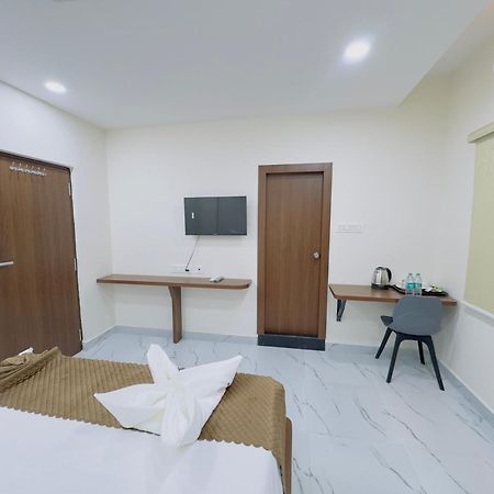Hotel Apex Inn Hyderabad Airport Екстериор снимка