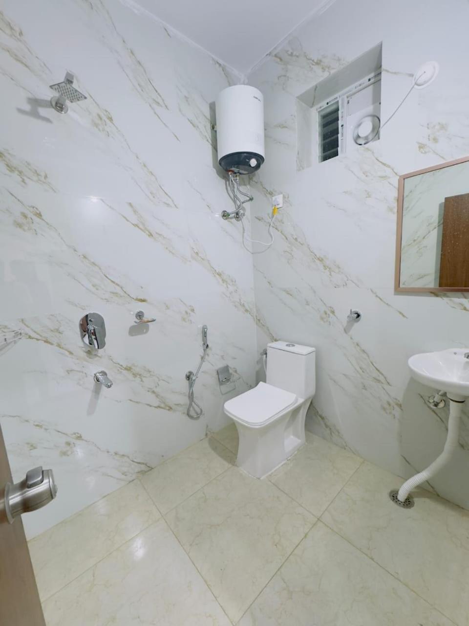 Hotel Apex Inn Hyderabad Airport Екстериор снимка